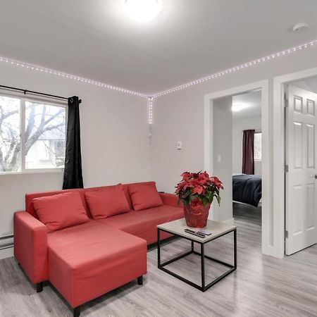 Seperate Back Basement Suites With Well Amenities Surrey Luaran gambar