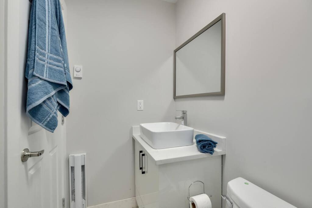 Seperate Back Basement Suites With Well Amenities Surrey Luaran gambar