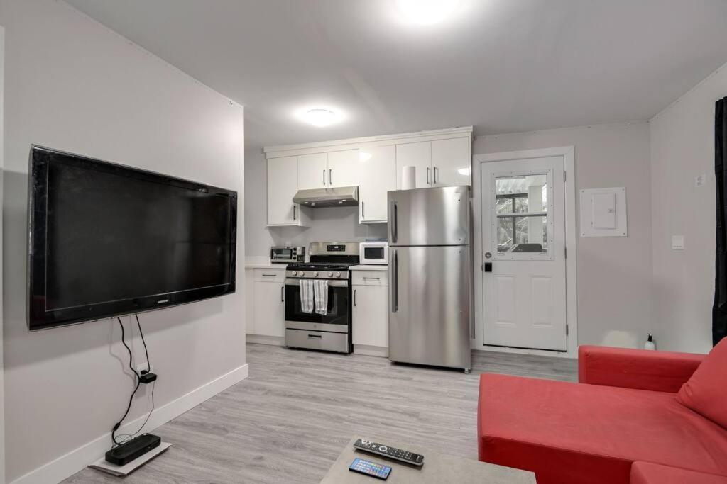 Seperate Back Basement Suites With Well Amenities Surrey Luaran gambar