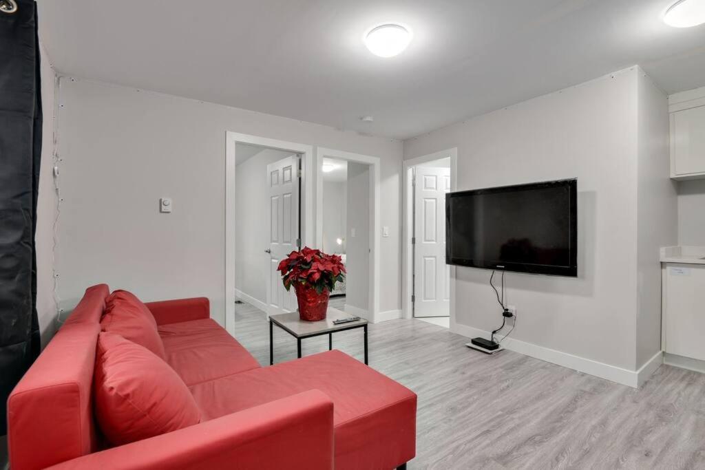 Seperate Back Basement Suites With Well Amenities Surrey Luaran gambar