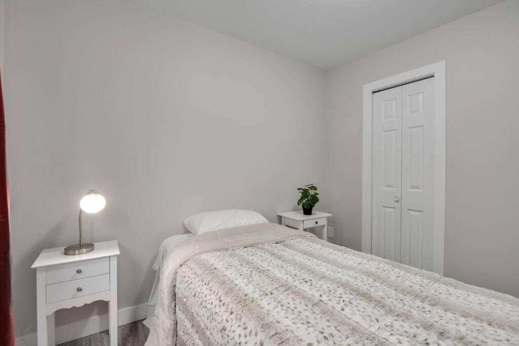 Seperate Back Basement Suites With Well Amenities Surrey Luaran gambar