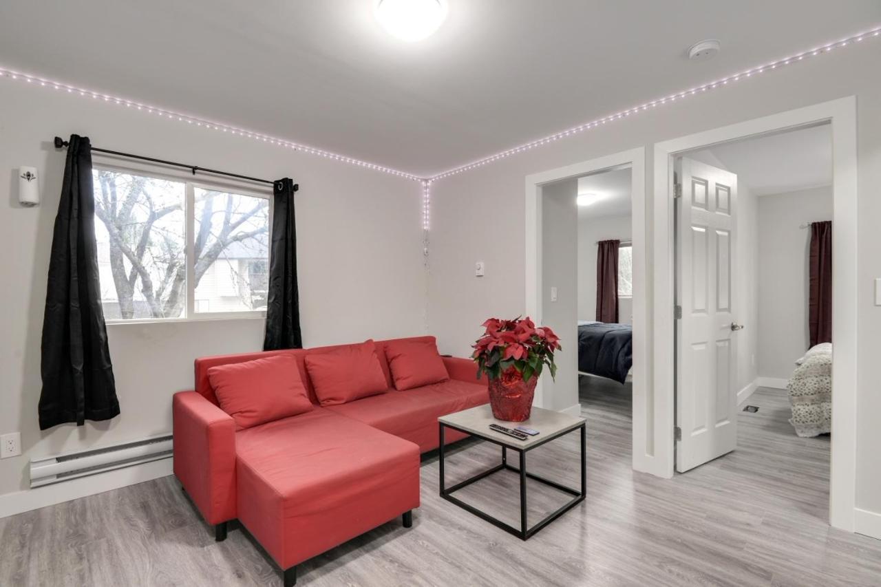 Seperate Back Basement Suites With Well Amenities Surrey Luaran gambar